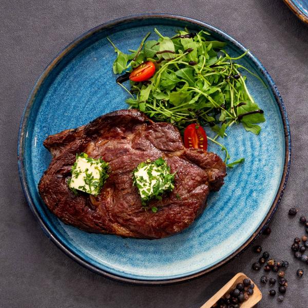 Antricot de vită Black Angus gătit la jar încins